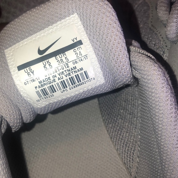 Gray running nikes size 6 youth kids - Picture 5 of 6
